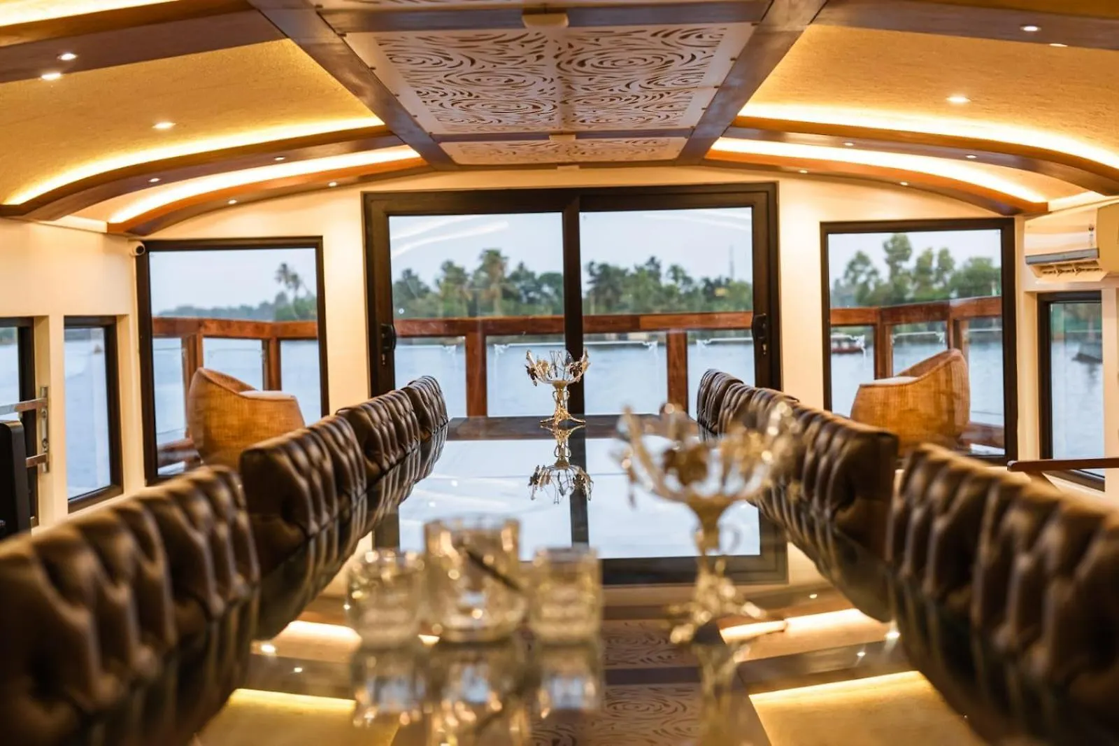 Luxury Boathouse Hotel Alappuzha