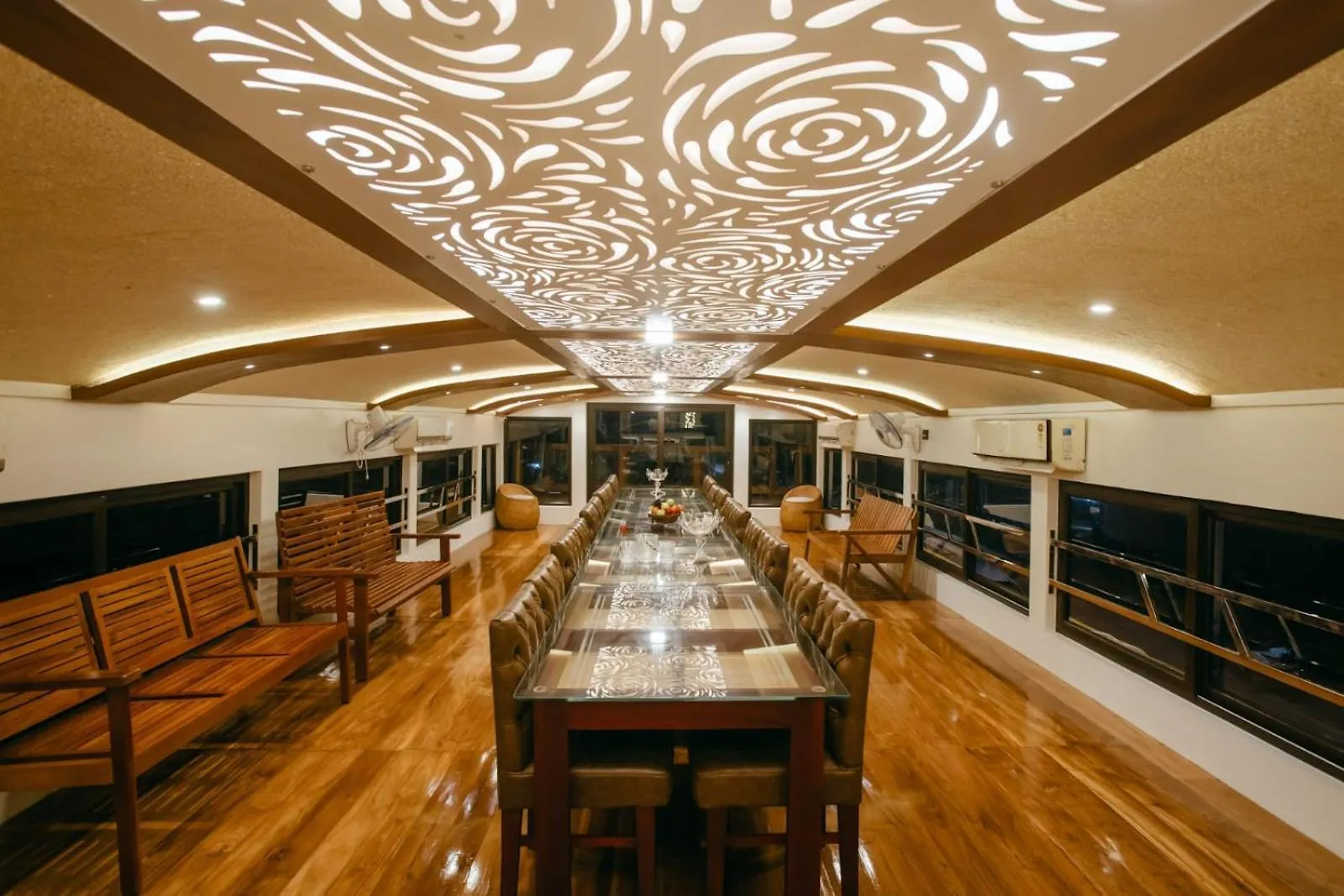 Luxury Boathouse Hotel Alappuzha India