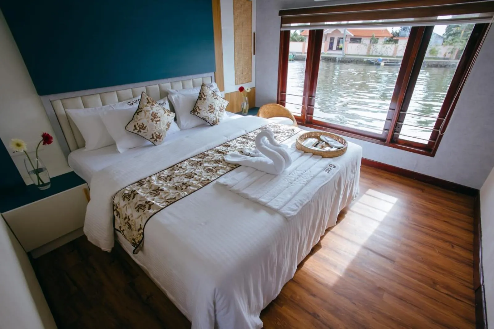 Luxury Boathouse Hotel Alappuzha Botel